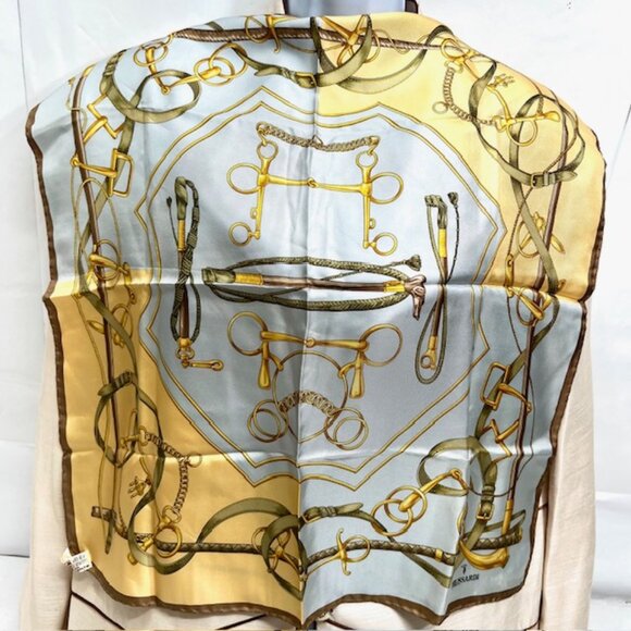 Vintage TRUSSARDI  100% Scarf Silk Square 23” gray brown gold  yellow chain(65) - Picture 6 of 9